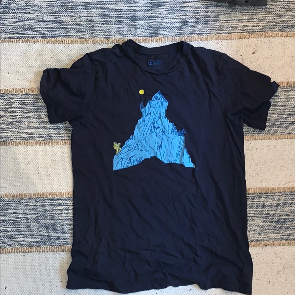 Eastern Mountain Sports Medium tee shirt